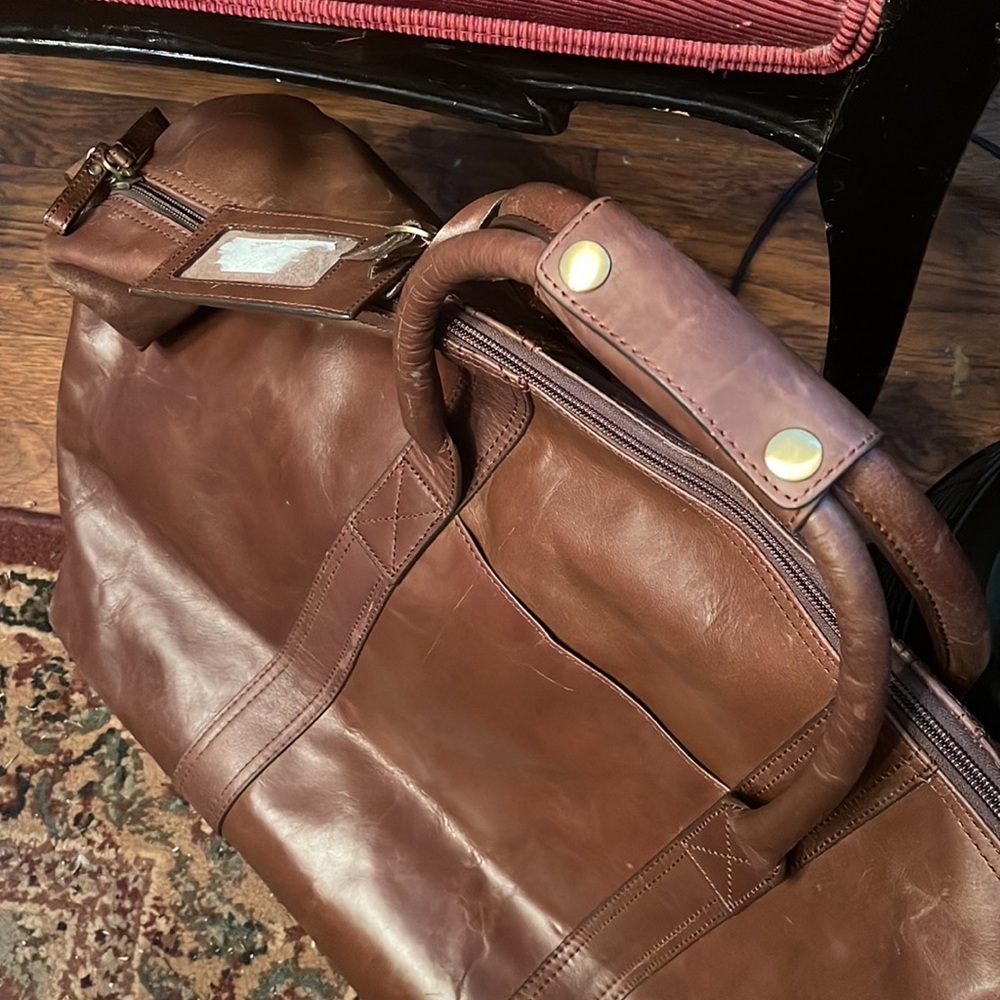 NWOT LARGE WEEKENDER SATCHEL RUGID SLIGHT DISTRESSED BROWN SMOOTH COWHIDE
